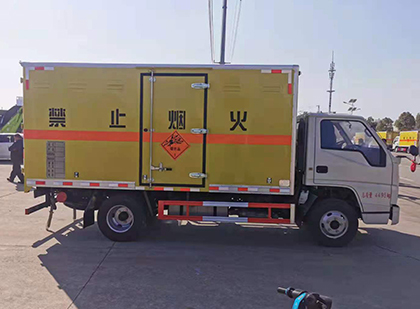 鄂城爆破器材运输车技术升级与安全合规新趋势